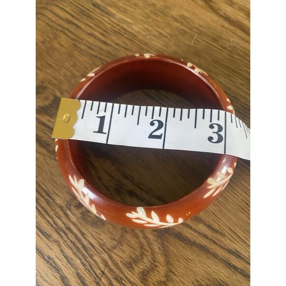 Vintage Carved Lucite Wide Bracelet Bangle Brown & White Leaves Boho Costume 9” - Picture 6 of 8